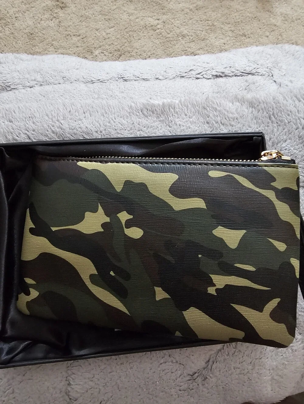 Spear Brands Camo Women’s Wristlet•Long Wallet W/Gold Hardware Zip & Black Strap